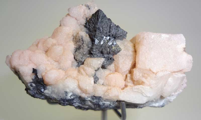 Hausmannite on Manganoan Calcite B2